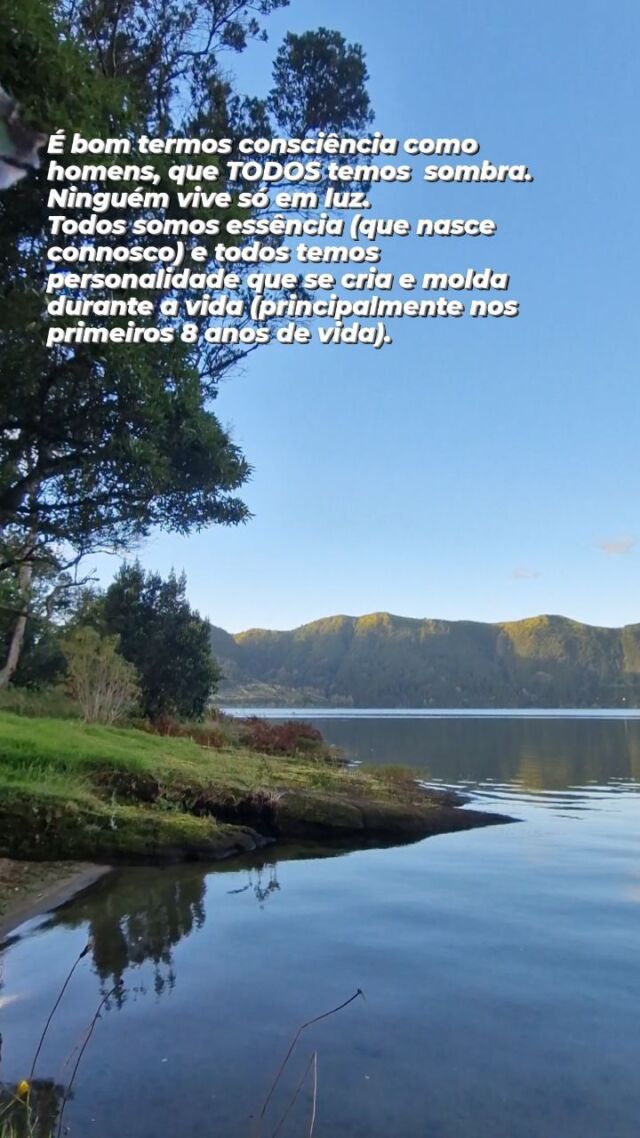 Na vida temos duas escolhas:

- Uma é viver no conforto, sendo levados pelo sabor da vida, acreditando que pouco temos a fazer para melhorar como seres humanos. O ego vai criando mil desculpas para vivermos aquém do nosso potencial, e acabamos por viver na dor, julgamento, superficialidade, consumo, desconexão, e tudo o que seja expansão e crescimento, será evitado.

- A outra, é olhar para as verdades "inconvenientes " da nossa personalidade, questionarmo-nos de onde vêm, que experiências vivemos e como moldaram a nossa forma de interagir connosco mesmos e com o mundo.

Faz a tua escolha sabiamente🙏🏼✨️

#retiro #dor #kavitherapy #emoções #vulnerabilidade #raiva #ser #felicidade