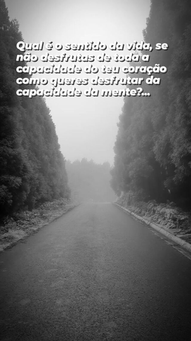 Há uma expressão de um autor que adoro que diz "We are hardwired for connection".
Isto é algo que está cientificamente comprovado. Nós fomos feitos para conexão. 

O nosso coração tem um campo magnético próprio, hoje sabe-se que envia tanta ou mais informação ao cérebro como do cérebro ao coração. 

O desafio é que para vivermos de coração aberto, precisamos de muita coragem. Porque ele pede para sermos verdadeiros, honestos, presentes, conectar profundamente connosco e outros...e acreditar.

Mas o preço de não corrermos esse risco de não nos fecharmos à dor e consequentemente ao amor e conexão é muito alto. É uma vida desconectada, vazia, muito guiada pelo ego, onde falta profundidade e propósito.

 Qual a tua escolha?🙏🏼❤️‍🔥🔥
Atreves-te?

👇🏽Retiro de Homens👇🏽🔥

 Novo Homem - A Magia da Irmandade 

https://www.kavitherapy.com/retiro-novo-homem/

#re
tiro #emoções #desenvolvimentopessoal #kavitherapy #alegria #coração